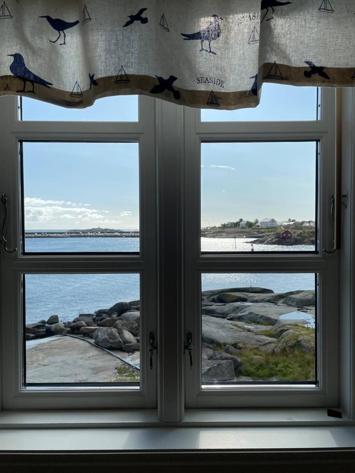 Nordlandshus ved havet på Reine, Lofoten Eksteriør bilde