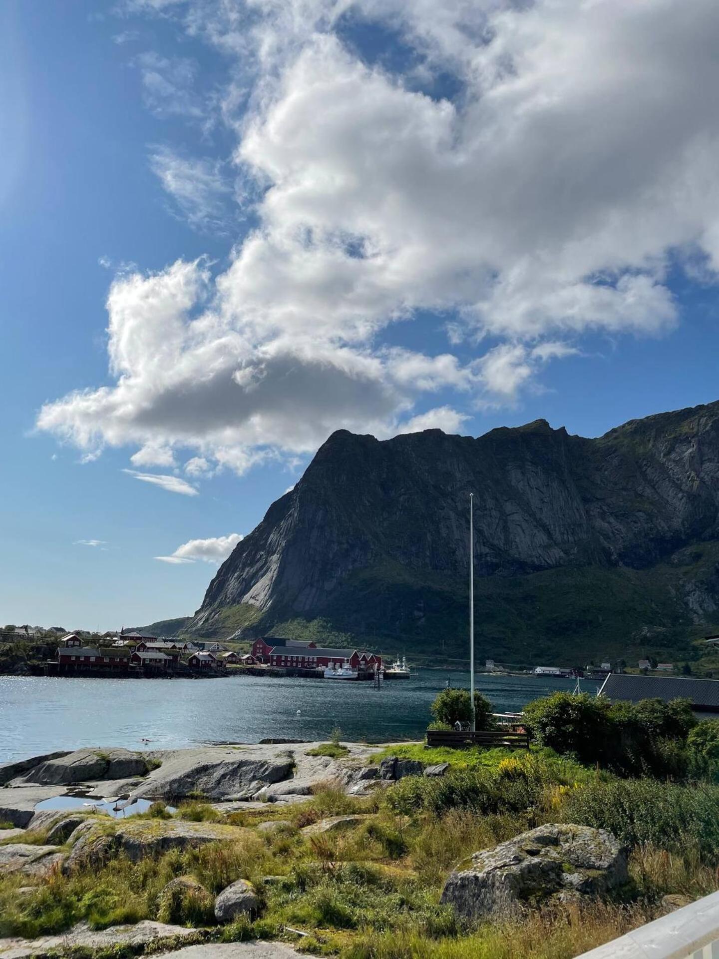 Nordlandshus ved havet på Reine, Lofoten Eksteriør bilde